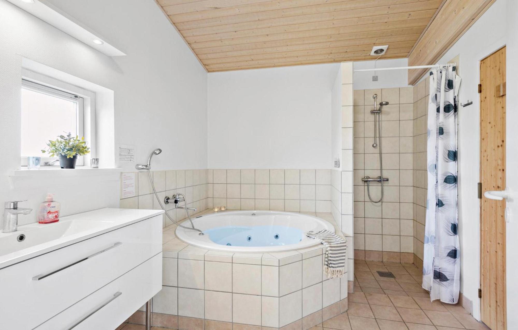 4 Bedroom Nice Home In Fåborg Exteriör bild